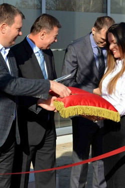 pogledaj SKUPOVI, SVEČANOSTI